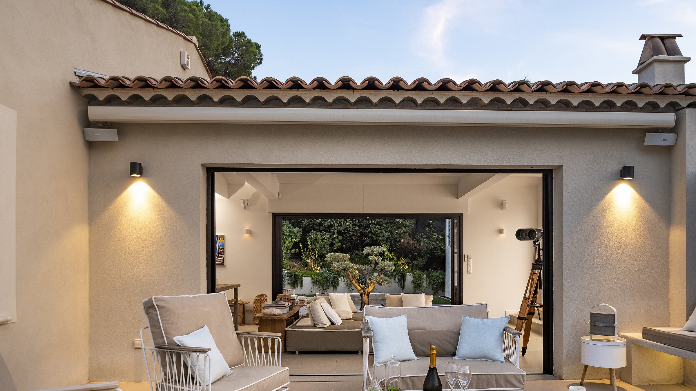 Althoff Belrose Villa Rental in St. Tropez Residence Terrasse im Sommer