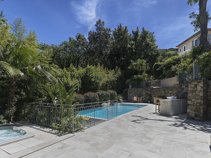 Althoff Belrose Villa Rental in St. Tropez Beau Rivage Pool im Sommer